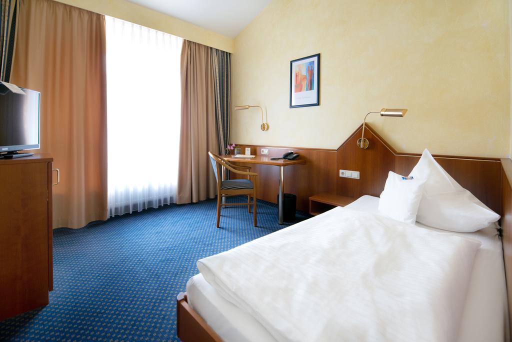 Hotel Landgasthof Birkenfelder Hof Exterior photo
